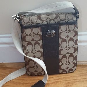 Coach signature singpack crossbody bag